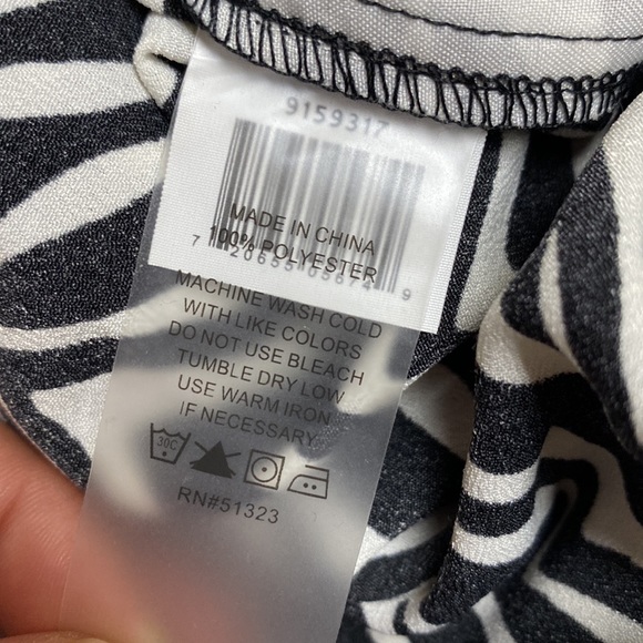 NWT:Vince Camuto Zebra Print Lightweight Wide Leg Flowy Pants - Picture 4 of 12